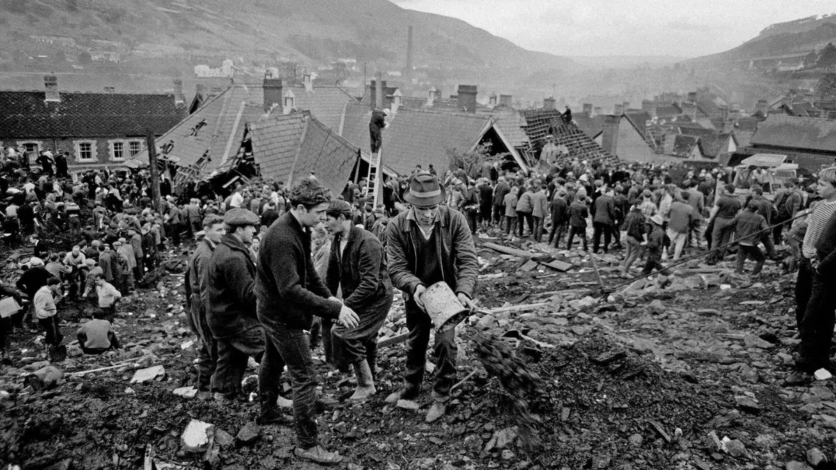 Major Historical Events on October 21 - The Aberfan Disaster - 1966 AD