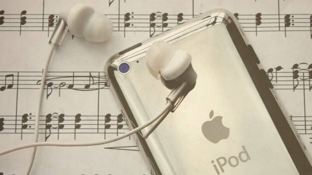 Major Historical Events on October 23 - Apple Unveils the iPod, Revolutionizing Music - 2001 AD