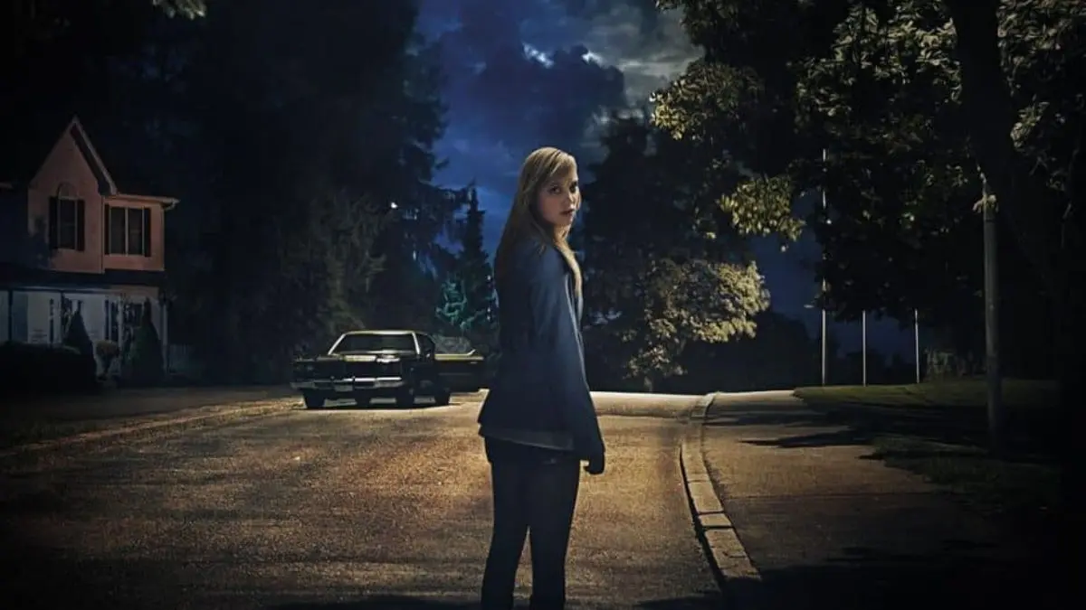 Top 10 Spooky Movies to Watch This Halloween Night - It Follows (2014)