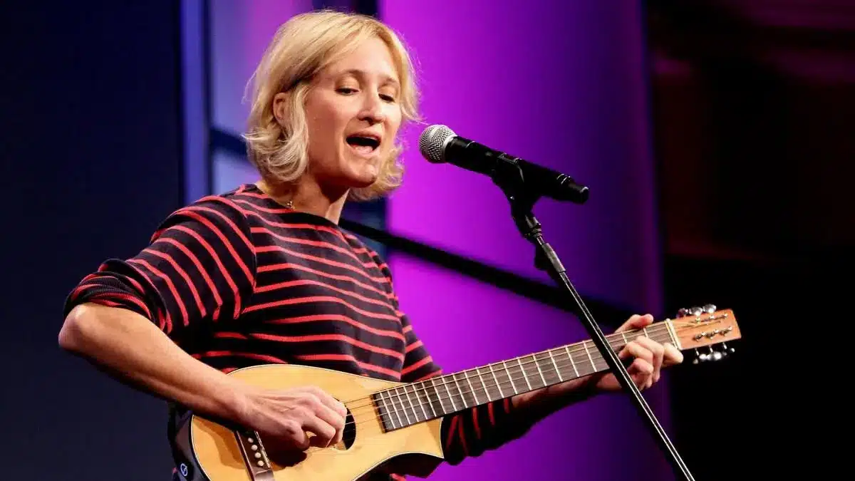Jill Sobule, Trailblazing Singer-Songwriter of “I Kissed a Girl,” Dies at 66 in House Fire