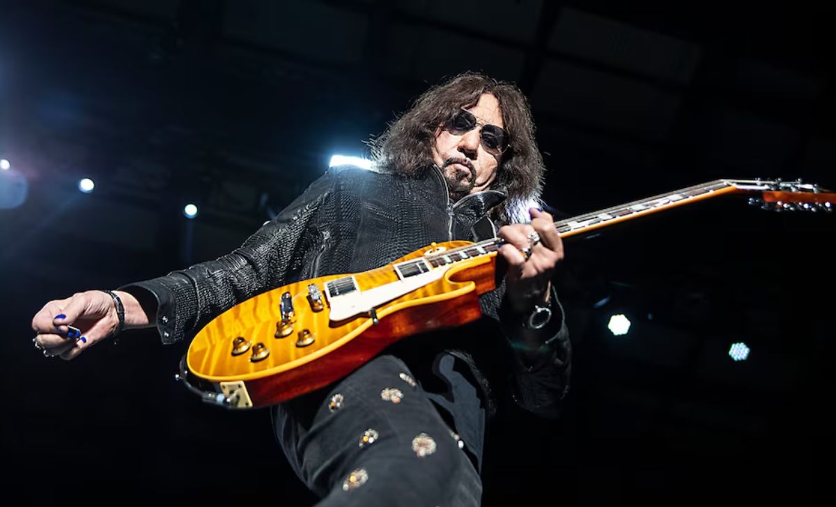 Ace Frehley, Kiss Founding Guitarist and “Spaceman,” Dies at 74 (2)