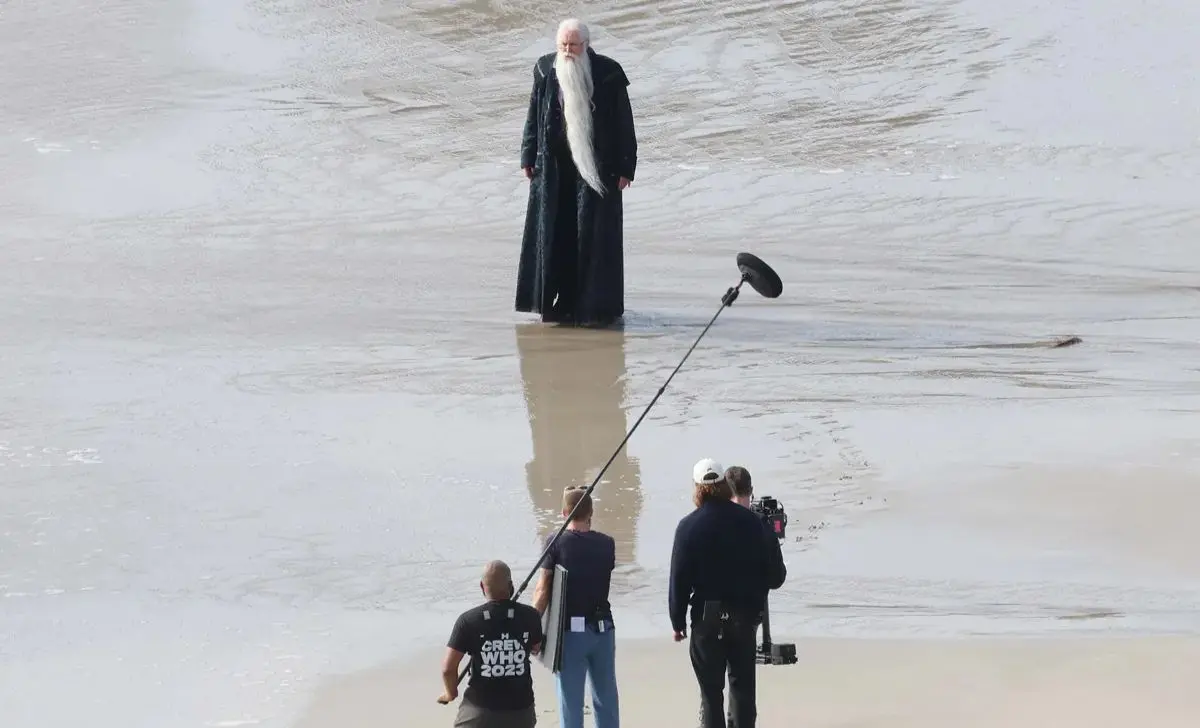 First Look at John Lithgow as Dumbledore in HBO’s Harry Potter Reboot Sparks Fan Excitement