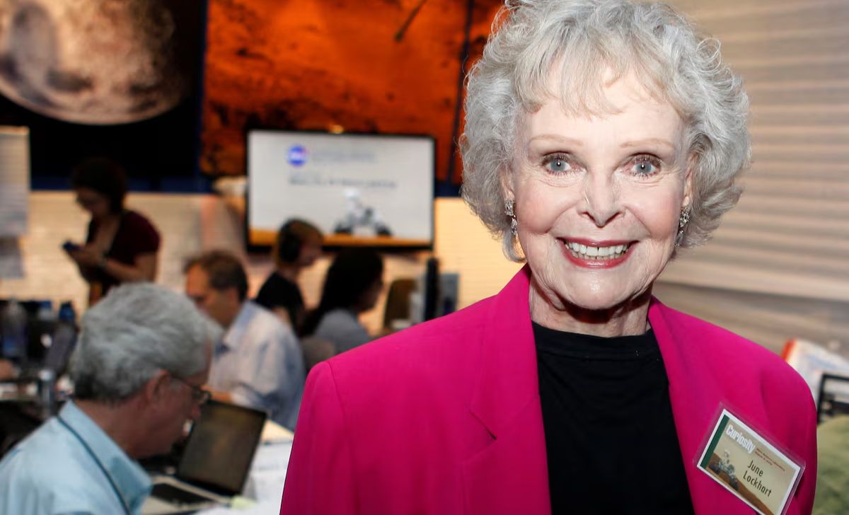 June Lockhart, Beloved ‘Lassie’ and ‘Lost in Space’ Star, Dies at 100 (2)