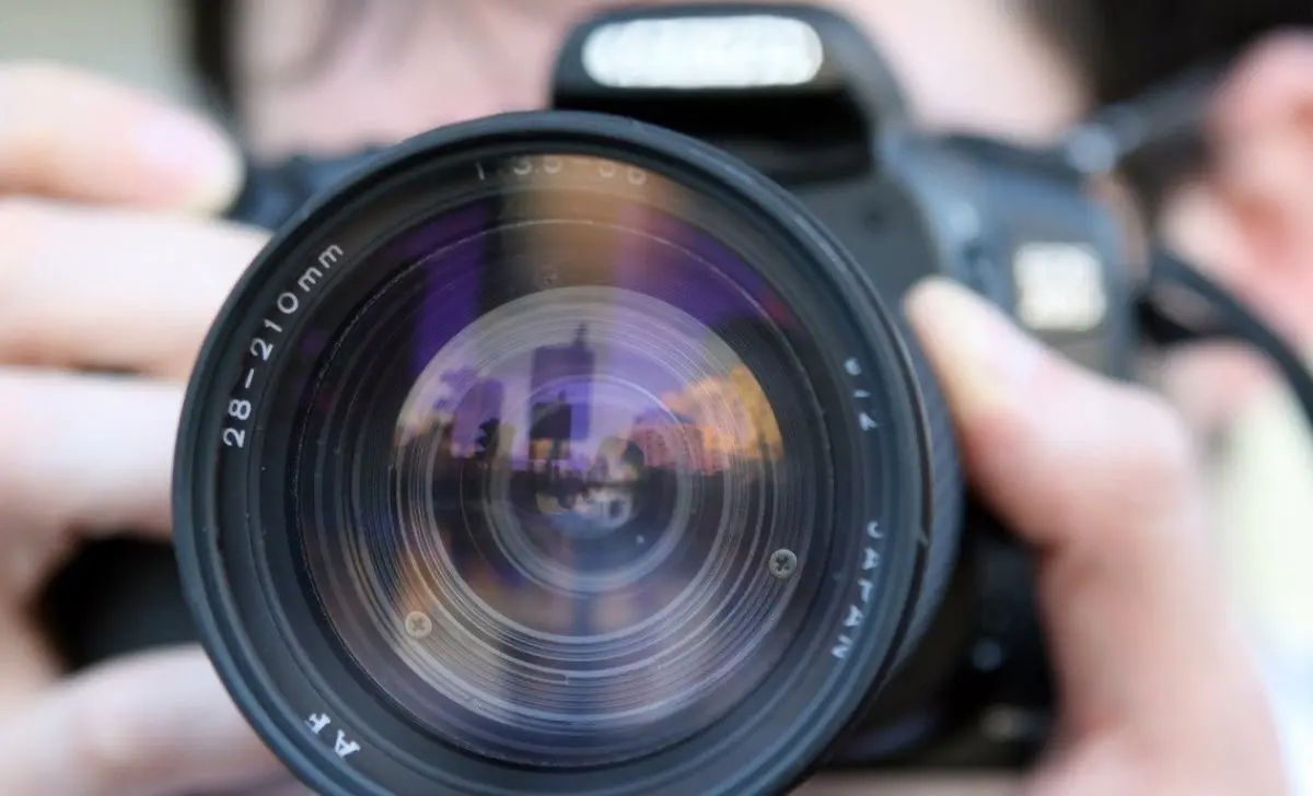 The Eye vs. The Megapixel Camera Understanding Resolution and Visual Perception
