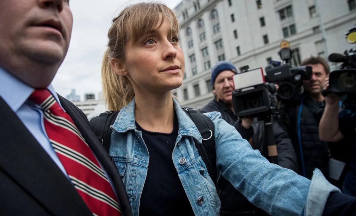 ‘Smallville’ Star Allison Mack Breaks Silence After Prison in New Podcast “Allison After NXIVM” (2)