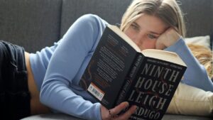 What Exactly Makes a Fantasy Novel Cozy Defining the Subgenre in 2026 (4)